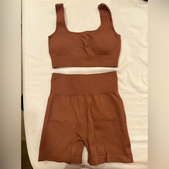 Amazon women’s workout set - Picture 1 of 4